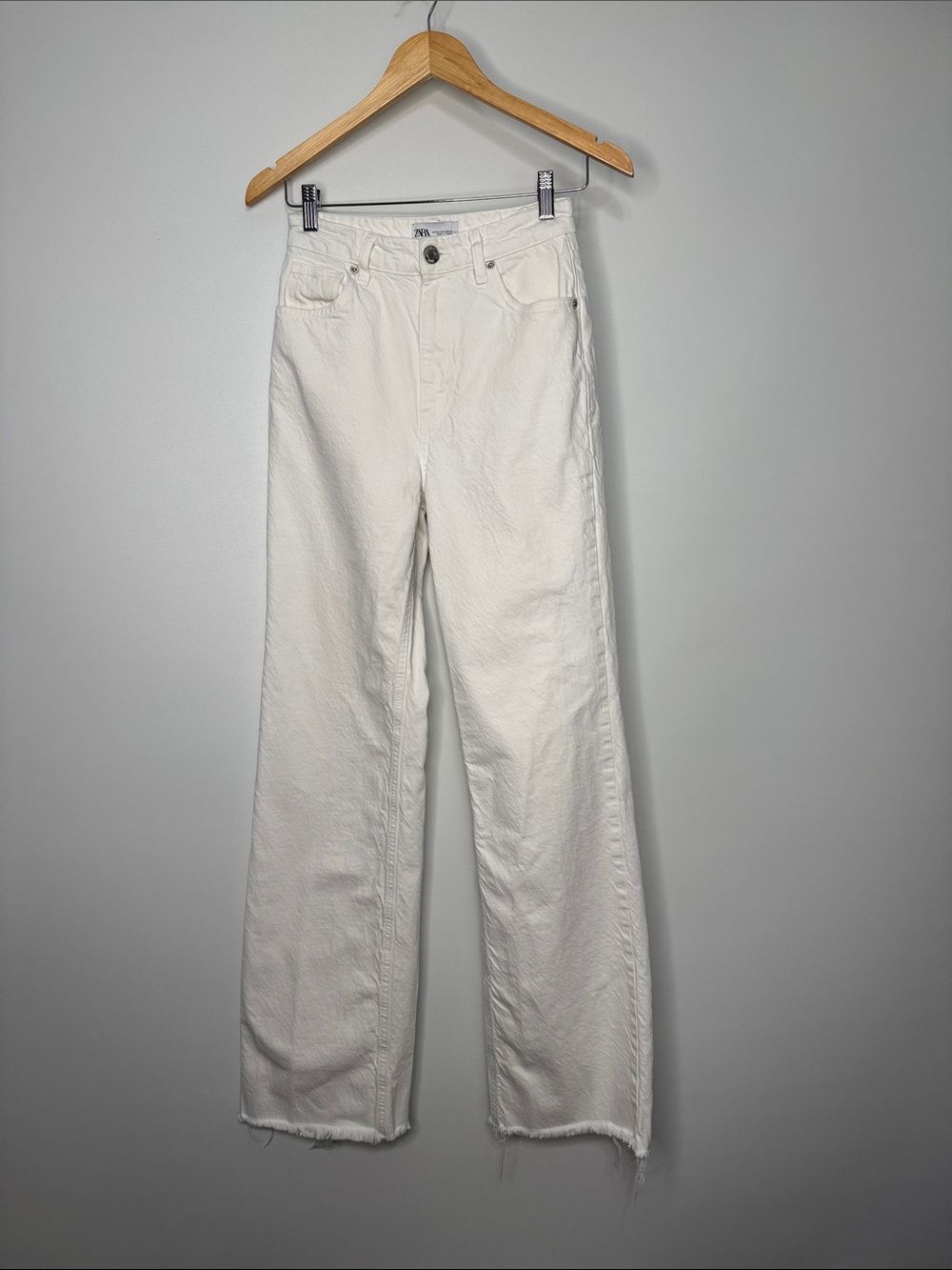 Zara High Rise Full Length Raw Hem Jeans in White Size 2